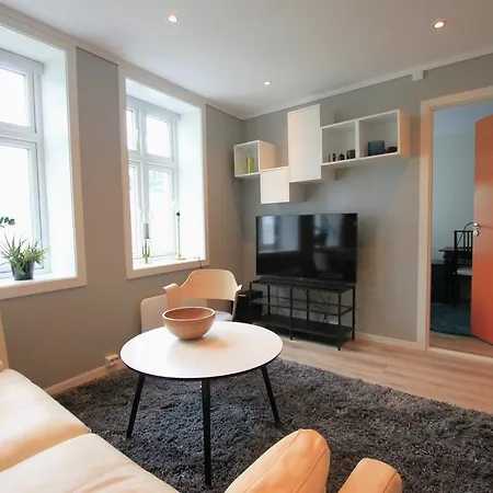 Modern_dark_apartment *